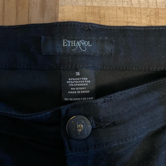 Men’s black shorts - Picture 2 of 2